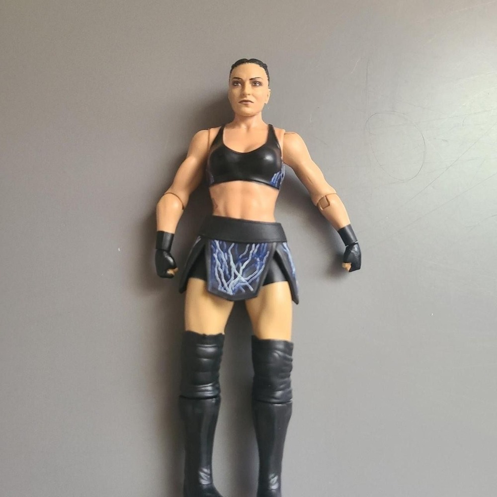 WWE figure - Picture 1 of 4